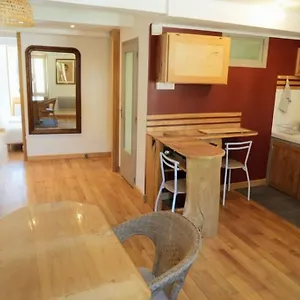 https://appartement-avec-cachet-au-coeur-de-vals-les-bains.hotels-rhonealpes.com